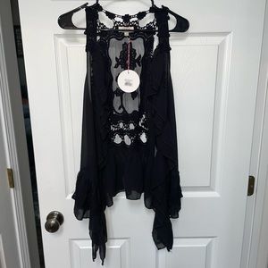 Umgee Ruffle & Lace Boho Top - NEW WITH TAGS